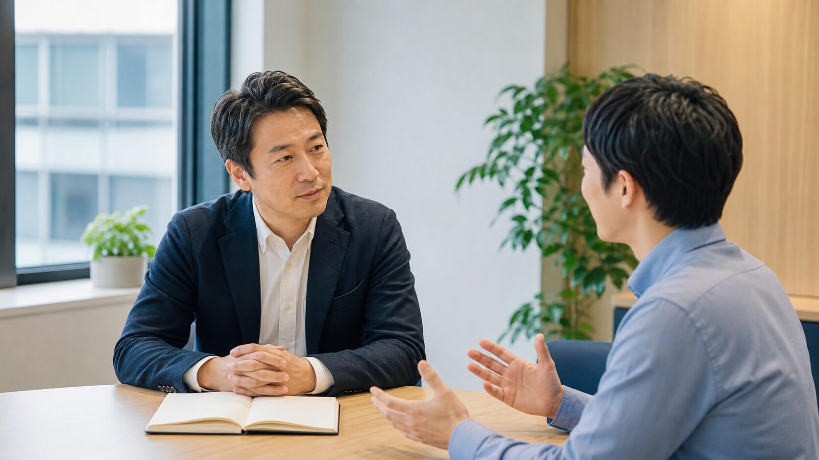 部下の話を丁寧に聞く管理職の1on1面談
